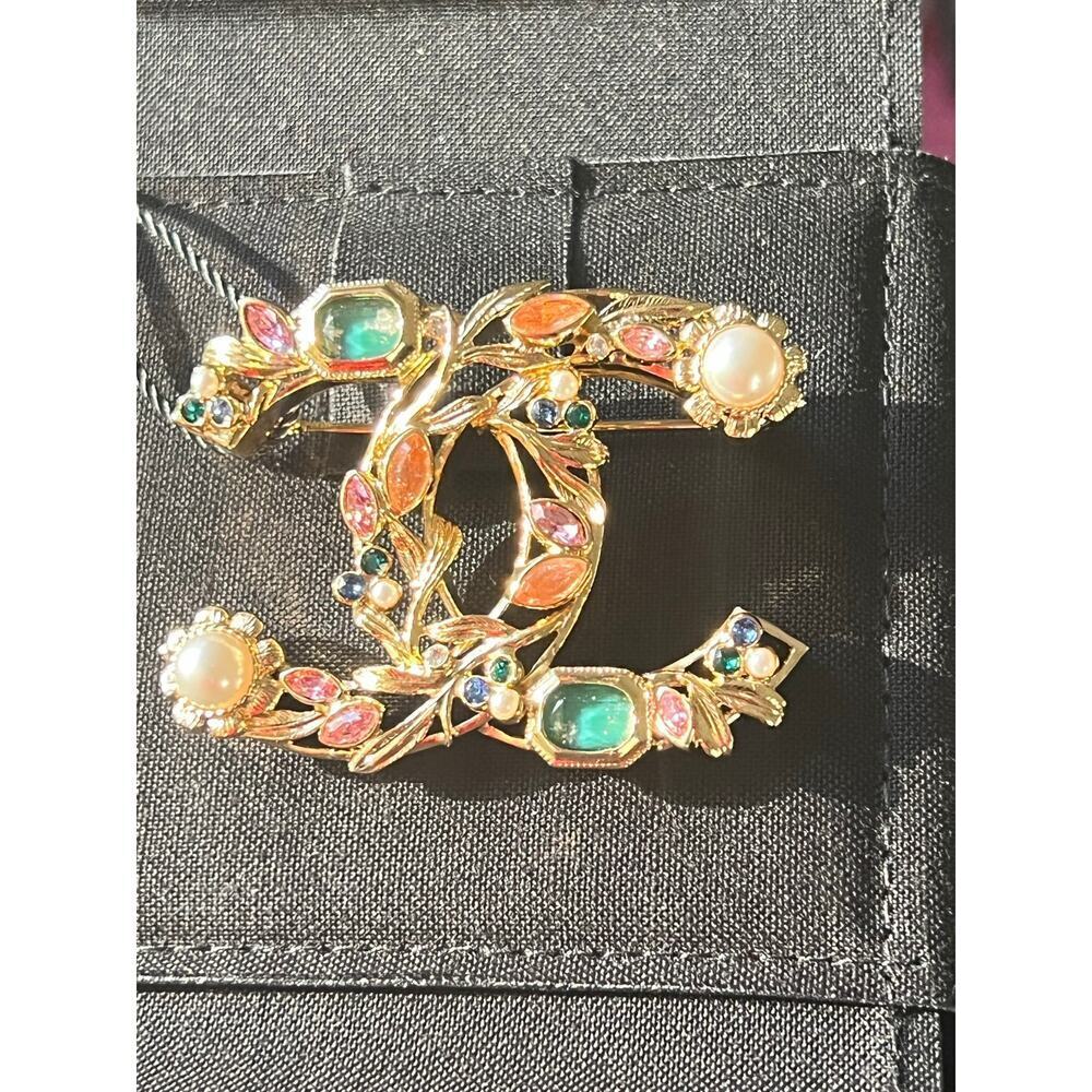 Chanel brooch multi stone pearl gold tone 2022 - Picture 11 of 14
